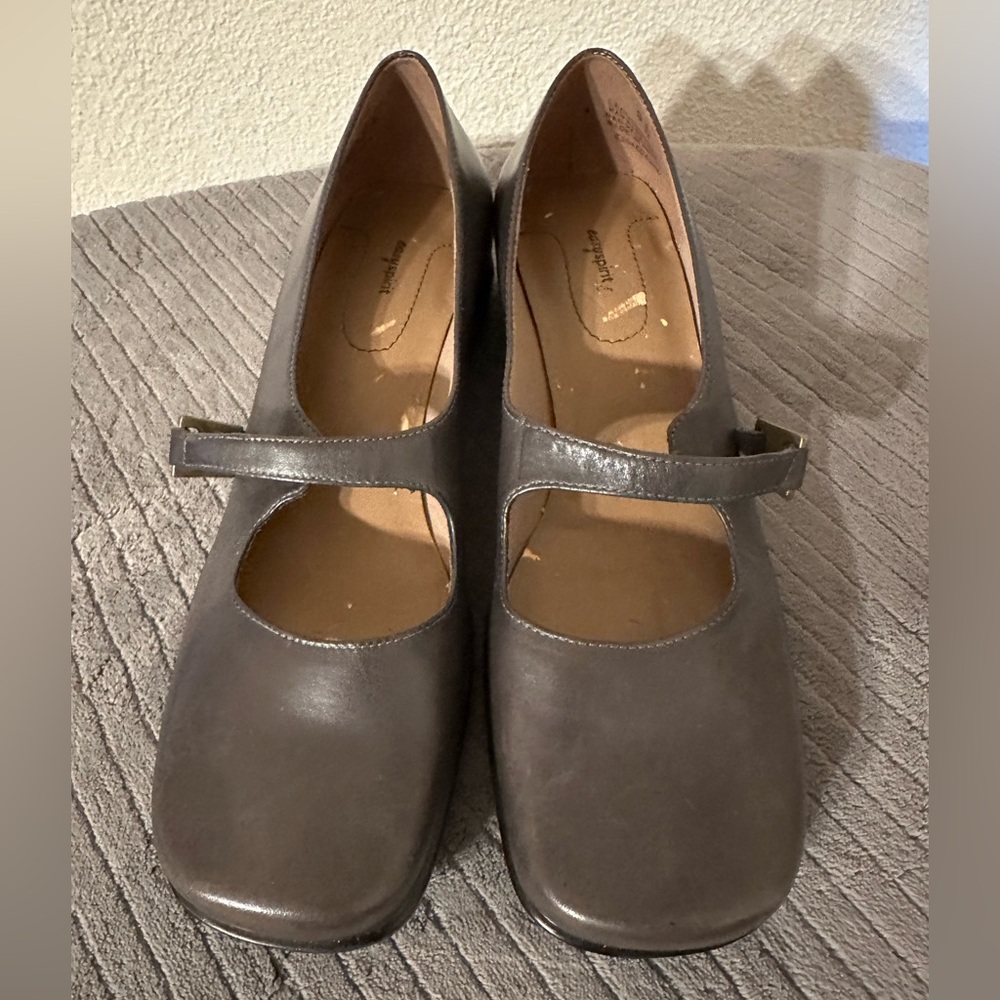 Clarks Mary Jane Shoes Women Brown Leather Upper Single Strap Flexible Sole Sz8B